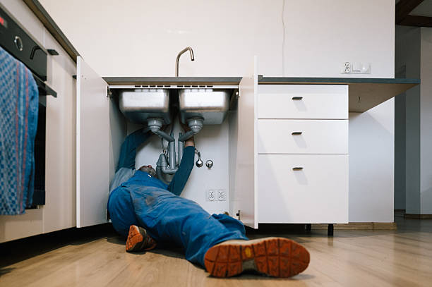 Professional Leak Detection technician working in Milwaukee, WI